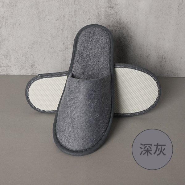 Breathable knitted disposable slippers