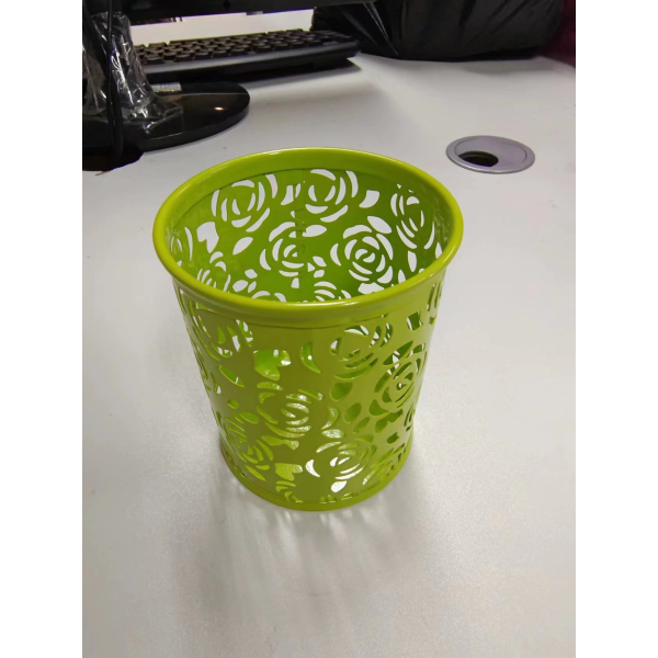 Round Openwork Flower Pencil Holder