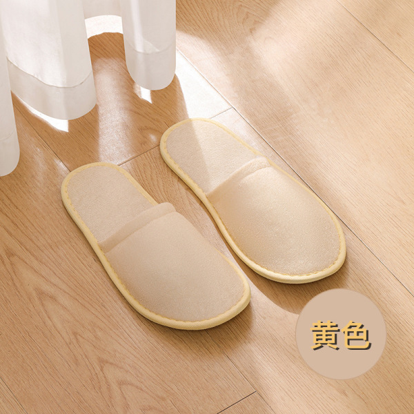 Breathable knitted disposable slippers