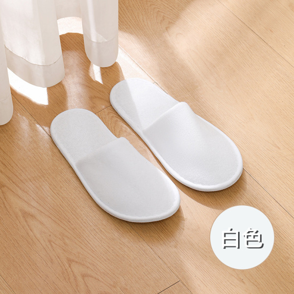 Breathable knitted disposable slippers