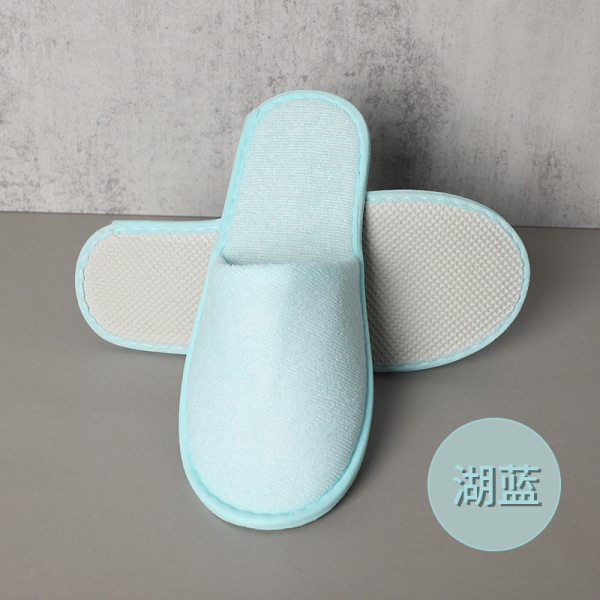 Breathable knitted disposable slippers