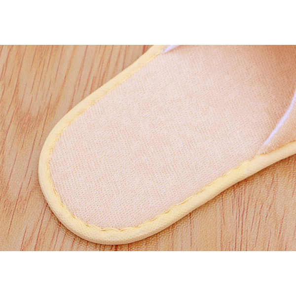 Breathable knitted disposable slippers