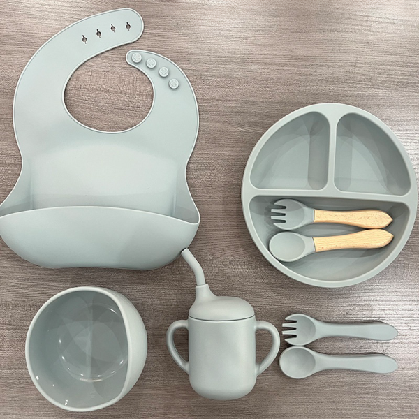 Eight piece set of children's tableware [28 * 35 * 8cm]