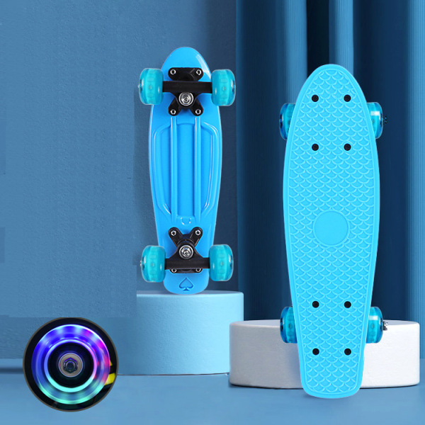 17-inch flash wheel fishboard children's novice mobility single warped skateboard one-color clear 【no text packaging】.